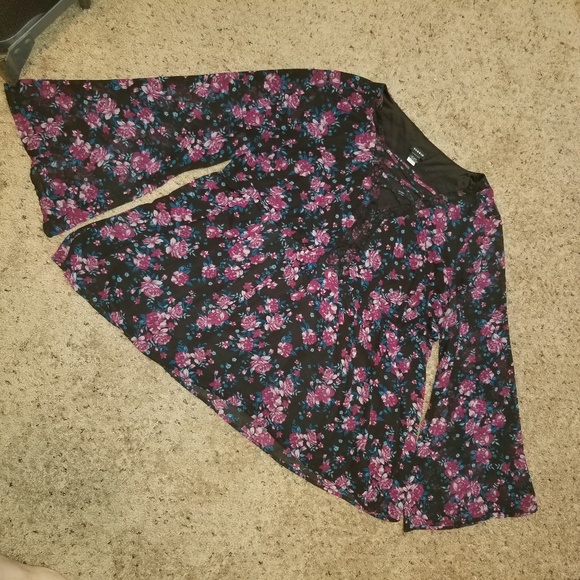 Torrid Bell Sleeve Floral Caged Front Flowy Top - Picture 3 of 5